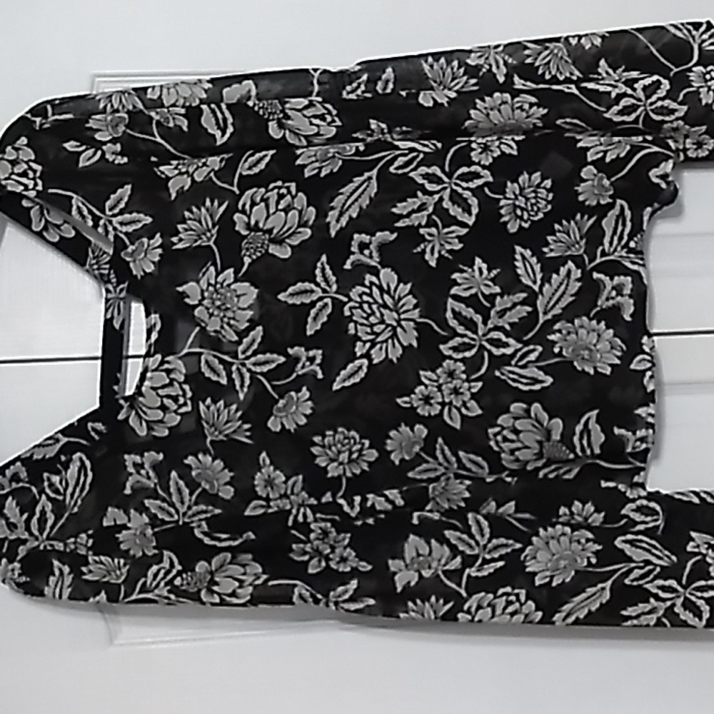 Pretty sheer black and white flower print top
